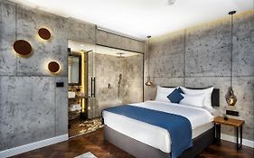 One Luxury Suites
